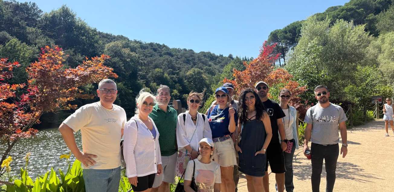 Group picture of attendees of the Hiking & Photowalking activity of the Istanbul Photography Group