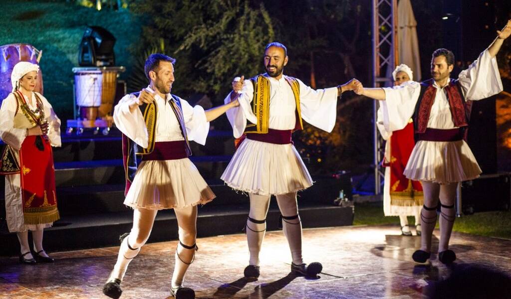 Greek Traditional dances in the yard! Thessaloniki City Trotters